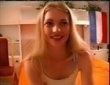 une jeune etudiante baisee dans sa chambre